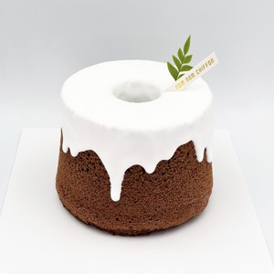 25% Frosted Chiffon Cake with Snowcap